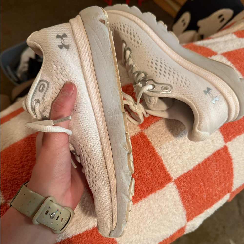 Under Armour HOVR Infinite 4